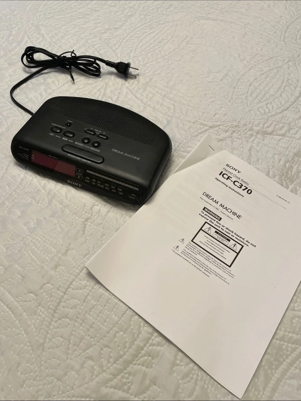 Sony DREAM MACHINE FM/AM Clock Radio ICF-C370 Great Working Condition